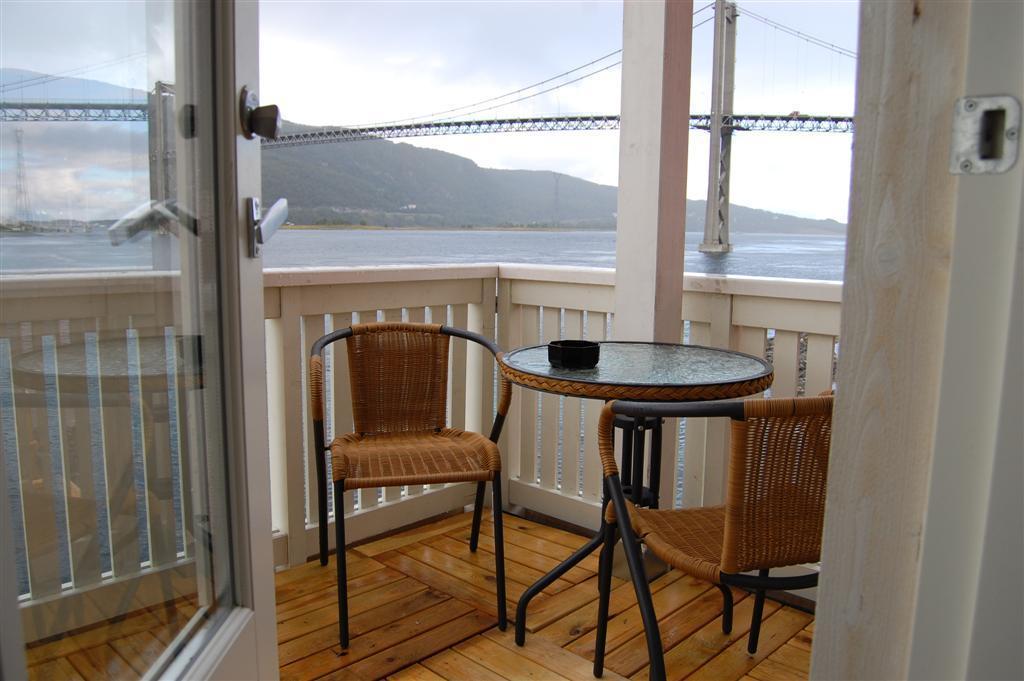 Tjeldsundbrua Maritim Villa Evenskjer Exterior photo