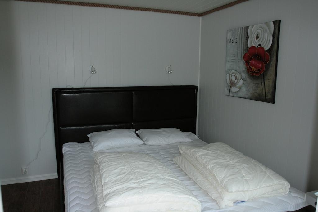 Tjeldsundbrua Maritim Villa Evenskjer Room photo